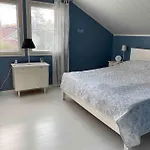 Hienoa Talo Porealtaalla Laehellae Helsinkiae Ja Lentokenttaeae