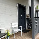 Hienoa Talo Porealtaalla Laehellae Helsinkiae Ja Lentokenttaeae * Tuusula