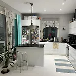 Hienoa Talo Porealtaalla Laehellae Helsinkiae Ja Lentokenttaeae Casa vacanze Tuusula