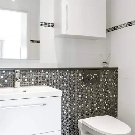 Hienoa Talo Porealtaalla Laehellae Helsinkiae Ja Lentokenttaeae * Tuusula