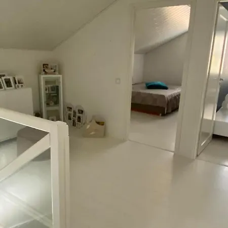 Holiday home Hienoa Talo Porealtaalla Laehellae Helsinkiae Ja Lentokenttaeae *