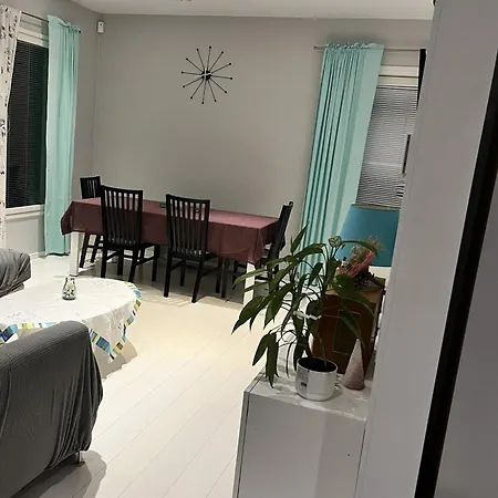 Hienoa Talo Porealtaalla Laehellae Helsinkiae Ja Lentokenttaeae Casa vacanze *