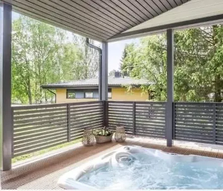 Holiday home Hienoa Talo Porealtaalla Laehellae Helsinkiae Ja Lentokenttaeae