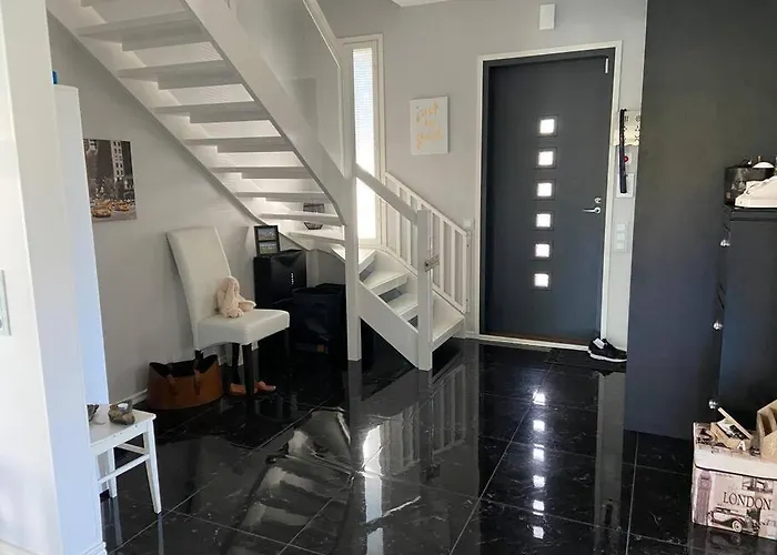 Dom wakacyjny Hienoa Talo Porealtaalla Laehellae Helsinkiae Ja Lentokenttaeae Tuusula