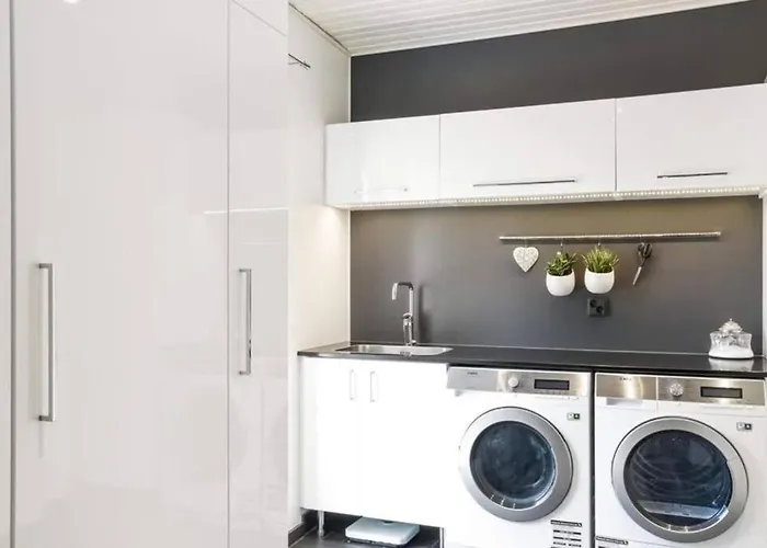 Hienoa Talo Porealtaalla Laehellae Helsinkiae Ja Lentokenttaeae * Туусула