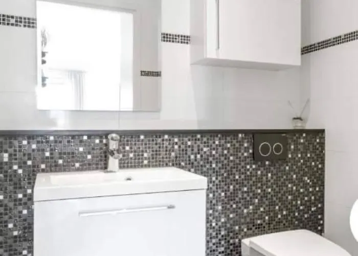 Hienoa Talo Porealtaalla Laehellae Helsinkiae Ja Lentokenttaeae Dom wakacyjny