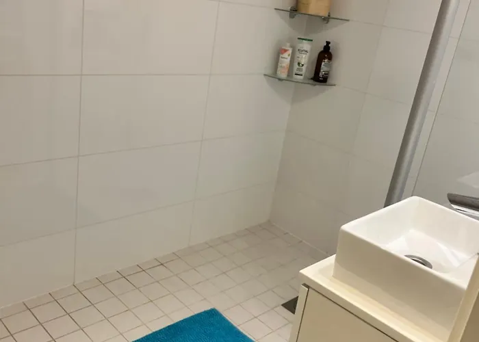 Hienoa Talo Porealtaalla Laehellae Helsinkiae Ja Lentokenttaeae * Туусула