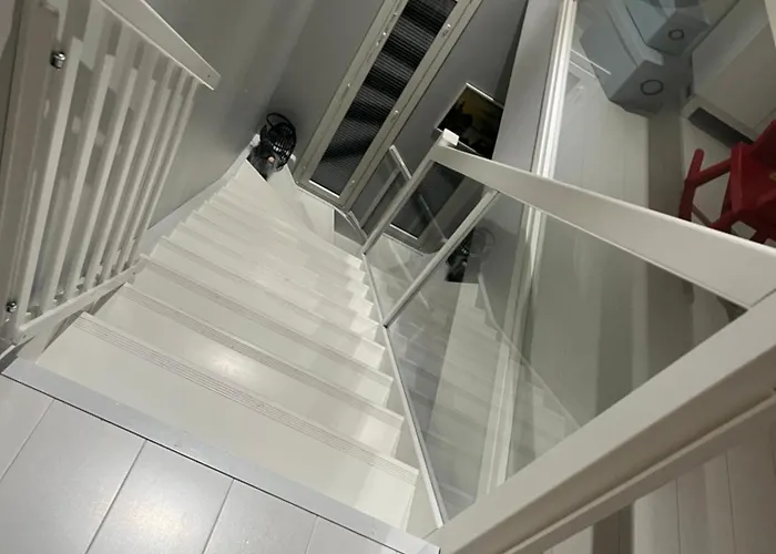 Hienoa Talo Porealtaalla Laehellae Helsinkiae Ja Lentokenttaeae *