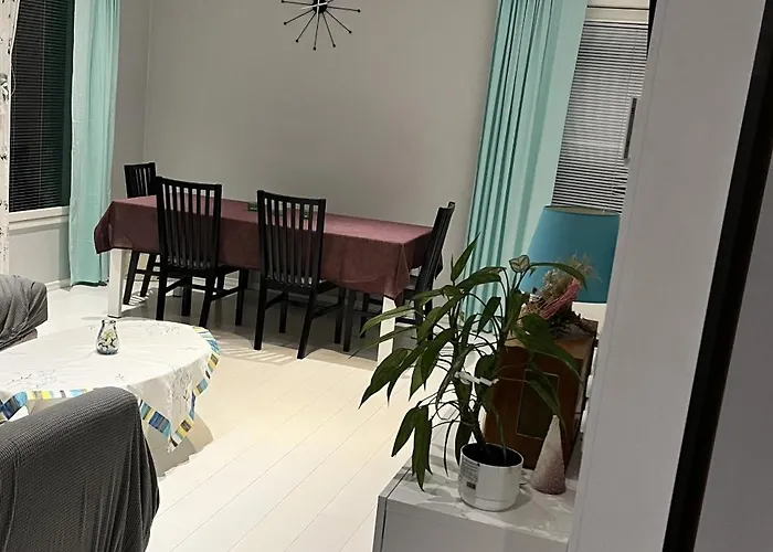 Hienoa Talo Porealtaalla Laehellae Helsinkiae Ja Lentokenttaeae Дом отдыха *