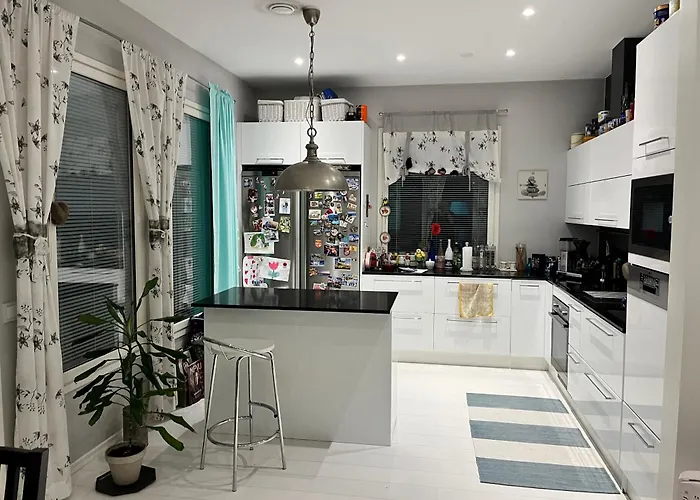 Hienoa Talo Porealtaalla Laehellae Helsinkiae Ja Lentokenttaeae Дом отдыха Туусула