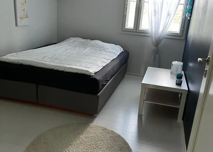 Hienoa Talo Porealtaalla Laehellae Helsinkiae Ja Lentokenttaeae Tuusula